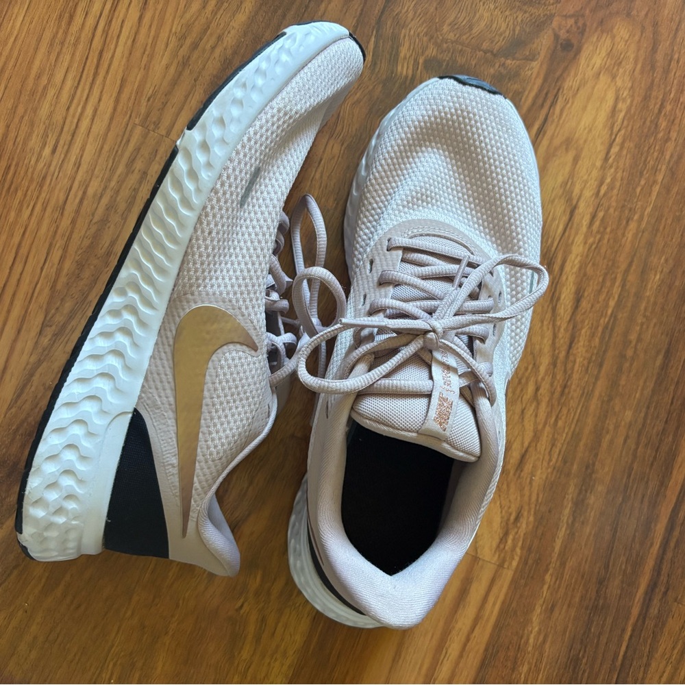 Nike Revaluations 5 Light Beige Sneakers with Gold Accent